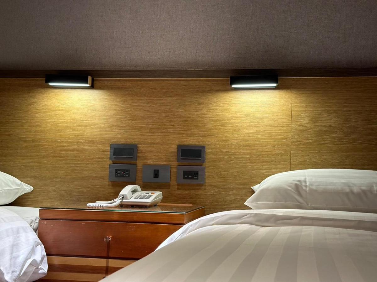 Rich & Free Hotel - Fuzhong 富逸旅趣-板橋府中館 Tajpej Zewnętrze zdjęcie