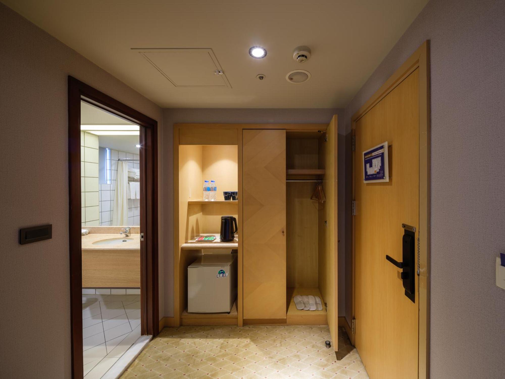 Rich & Free Hotel - Fuzhong 富逸旅趣-板橋府中館 Tajpej Zewnętrze zdjęcie
