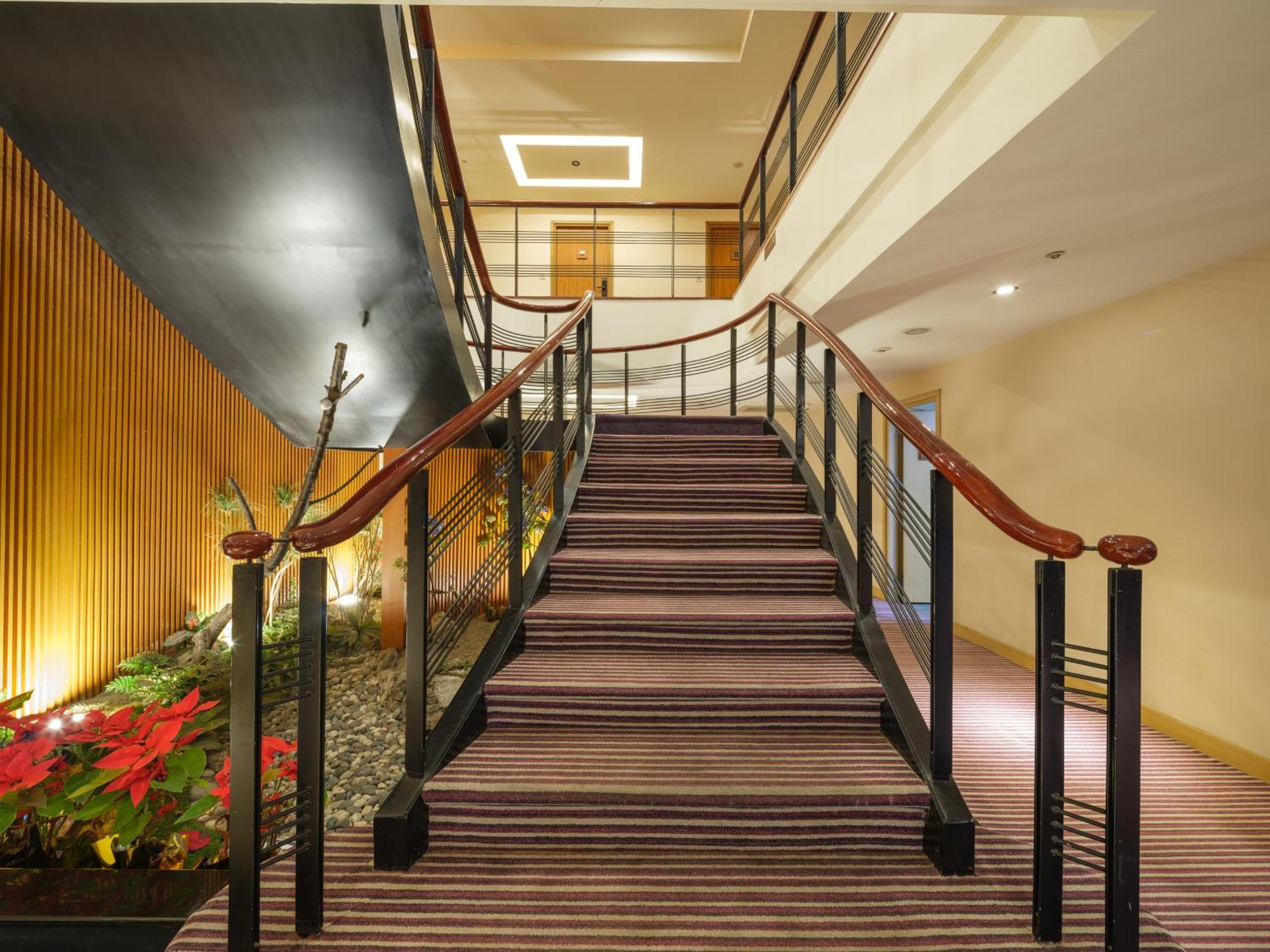 Rich & Free Hotel - Fuzhong 富逸旅趣-板橋府中館 Tajpej Zewnętrze zdjęcie