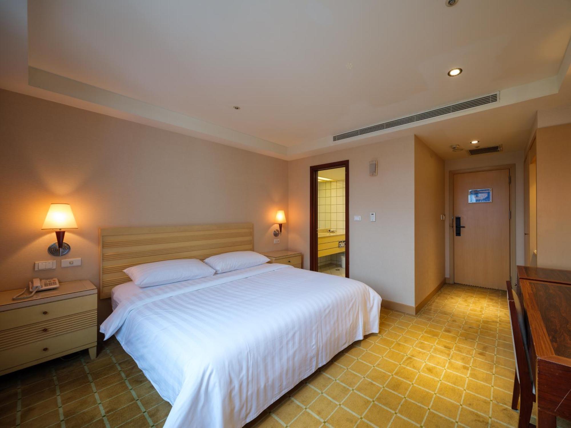 Rich & Free Hotel - Fuzhong 富逸旅趣-板橋府中館 Tajpej Zewnętrze zdjęcie