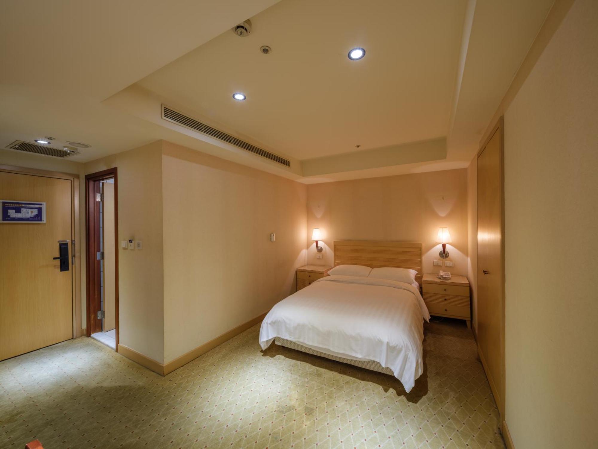 Rich & Free Hotel - Fuzhong 富逸旅趣-板橋府中館 Tajpej Zewnętrze zdjęcie