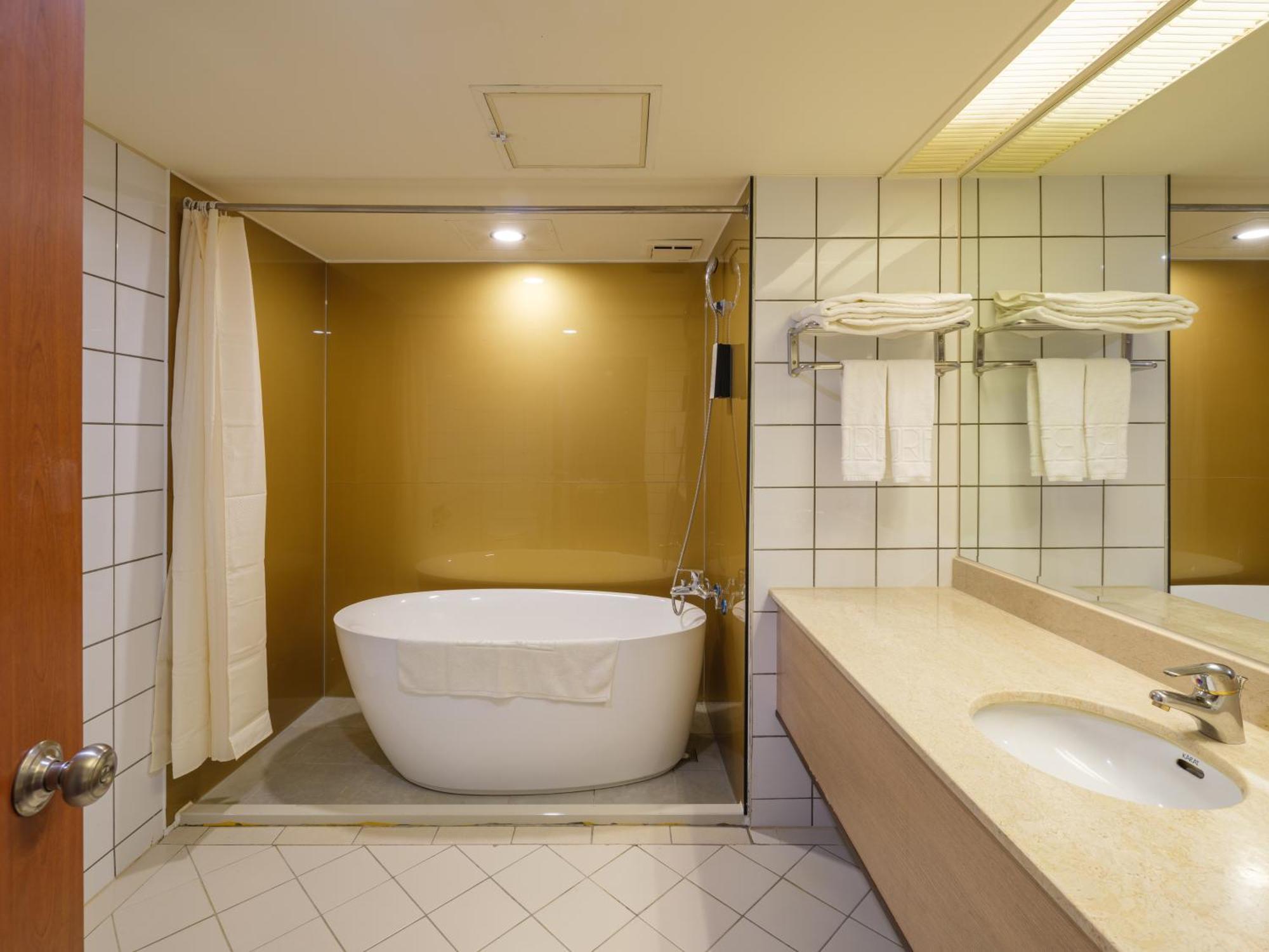 Rich & Free Hotel - Fuzhong 富逸旅趣-板橋府中館 Tajpej Zewnętrze zdjęcie