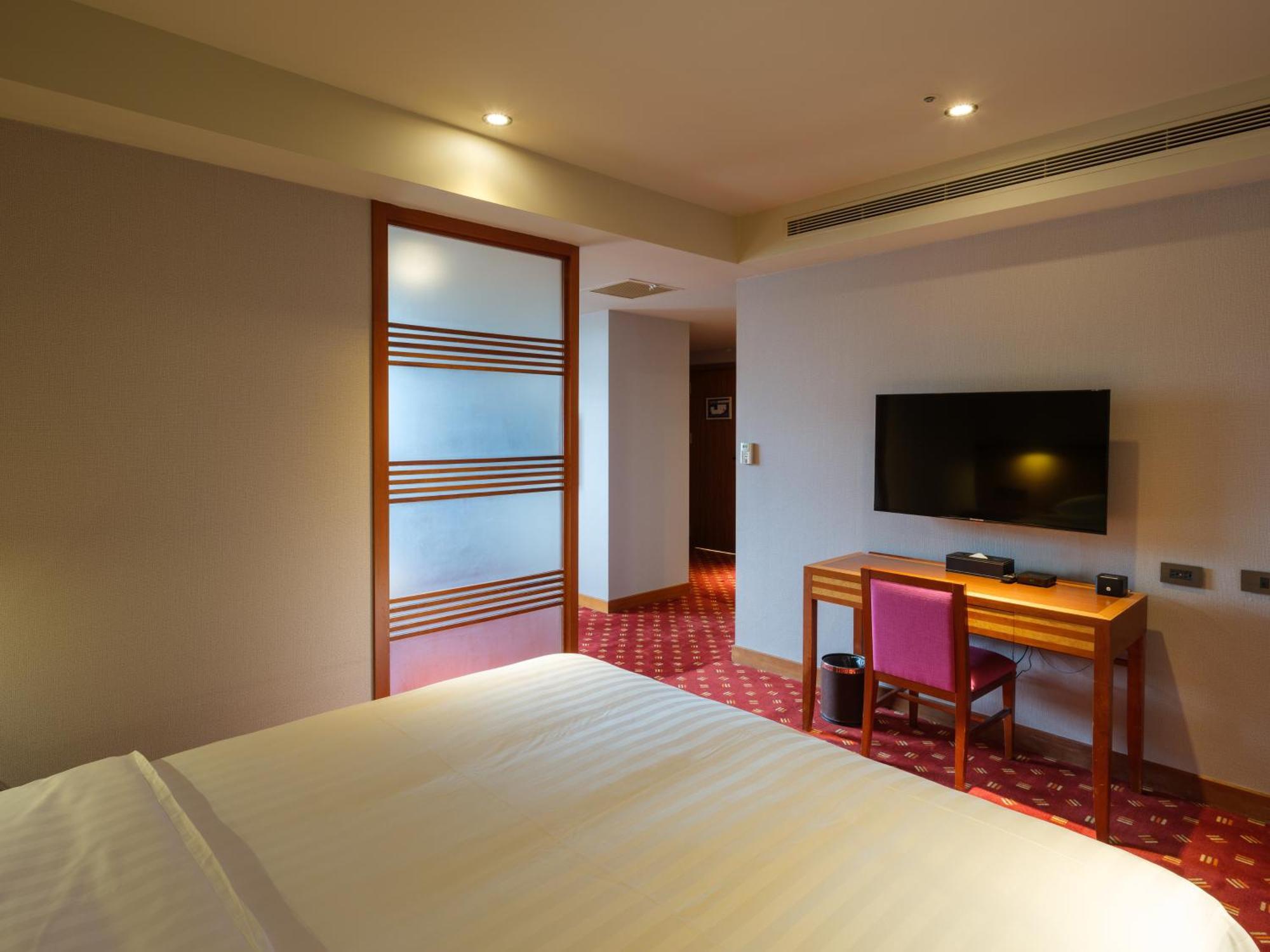Rich & Free Hotel - Fuzhong 富逸旅趣-板橋府中館 Tajpej Zewnętrze zdjęcie