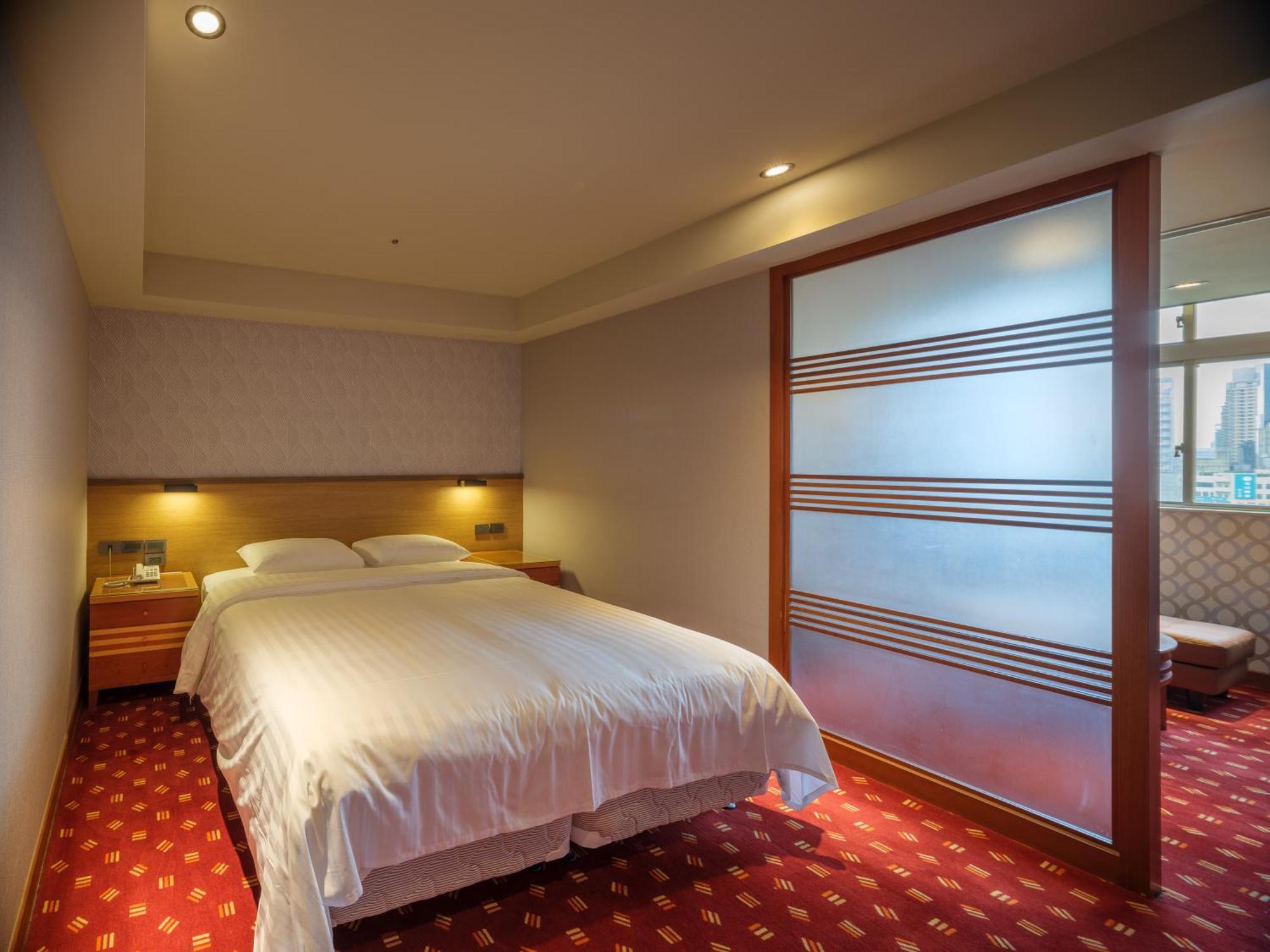 Rich & Free Hotel - Fuzhong 富逸旅趣-板橋府中館 Tajpej Zewnętrze zdjęcie