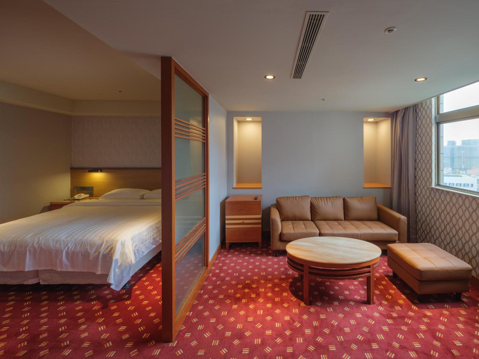 Rich & Free Hotel - Fuzhong 富逸旅趣-板橋府中館 Tajpej Zewnętrze zdjęcie
